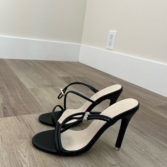 A pair of black sandals, new size 37 - Picture 2 of 3